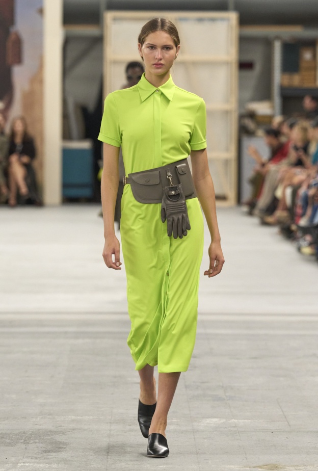 لا تتخلي عن إطلالة الفستان الأخضر في صيف 2024!