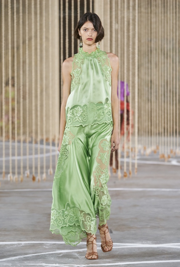 البنطلون الأخضر أجدد صيحات الموضة التي لا تزول