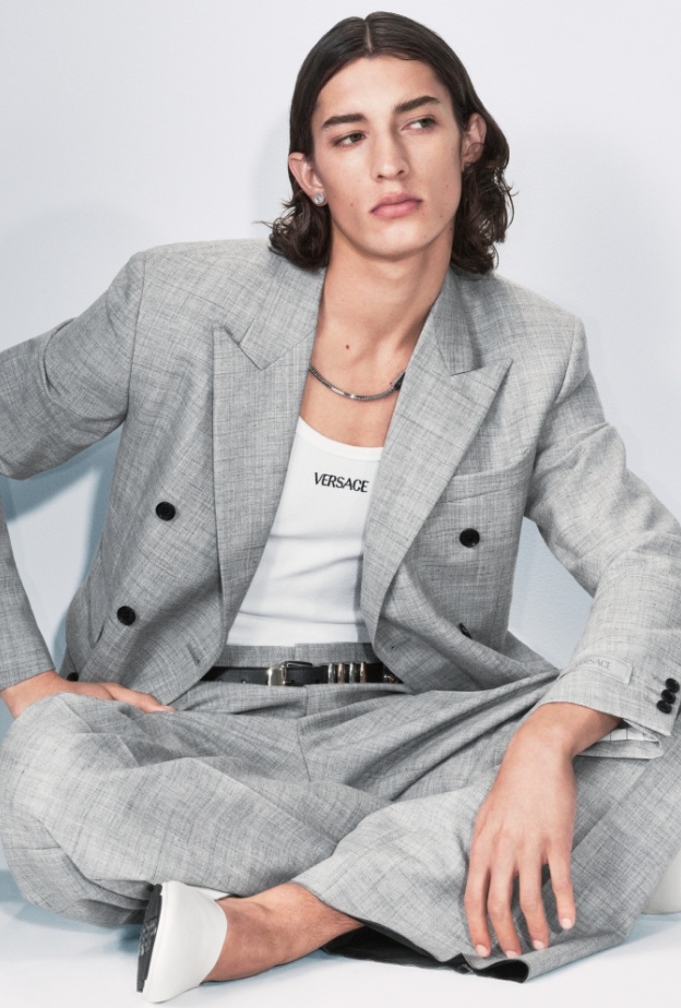 مجموعة Versace الجديدة لصيف ٢٠٢٤