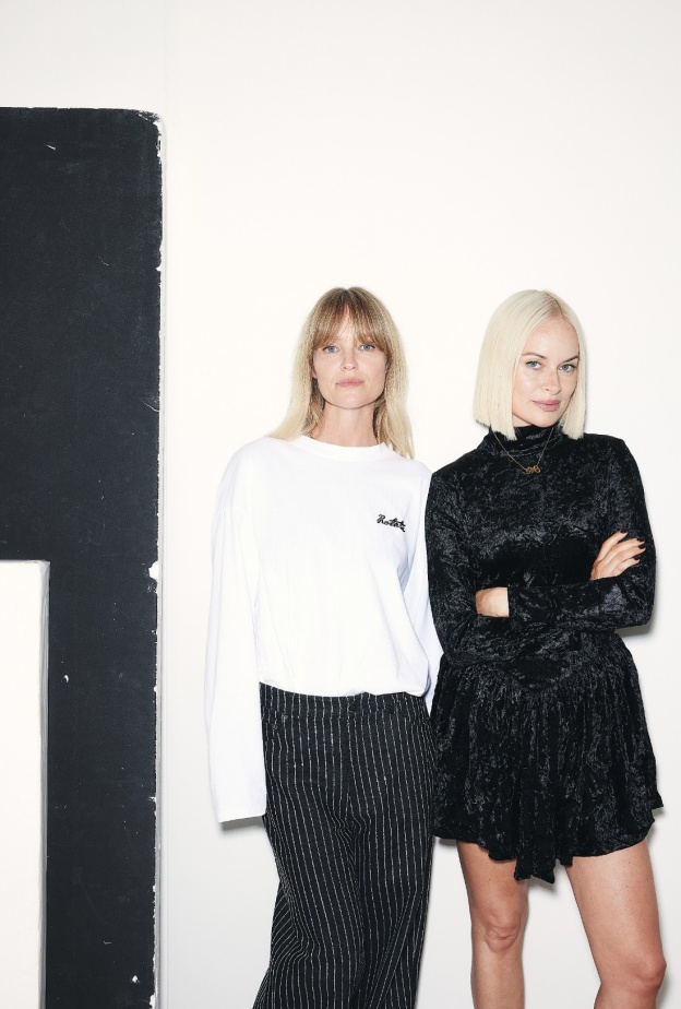 المصممتان والمؤثرتان في عالم الموضة "جانيت مادسن" Jeanette Madsen و"ثورا فالديمارسدوتير" Thora Valdimars 