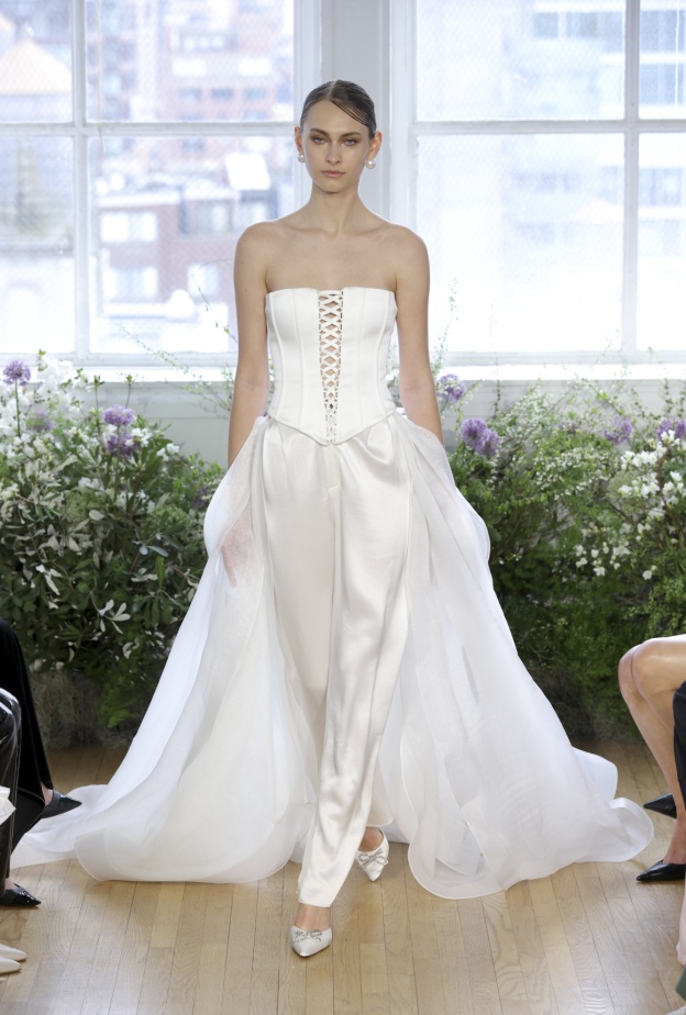 إطلالات زفافشبابية بقطعتين للعروس العصرية