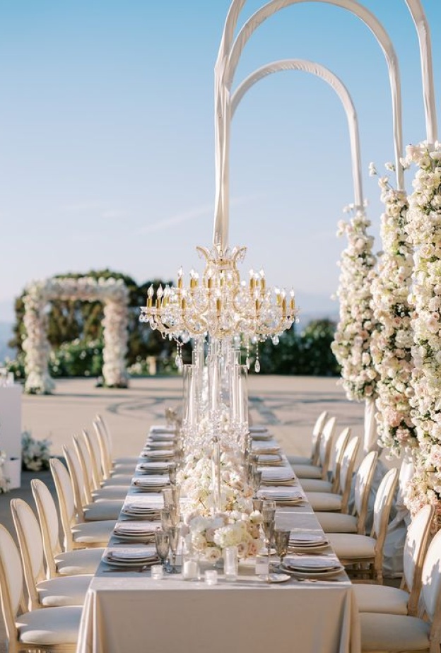 كراسي  ساحرة ياللون الأبيض_ الصورة من  Pinterest