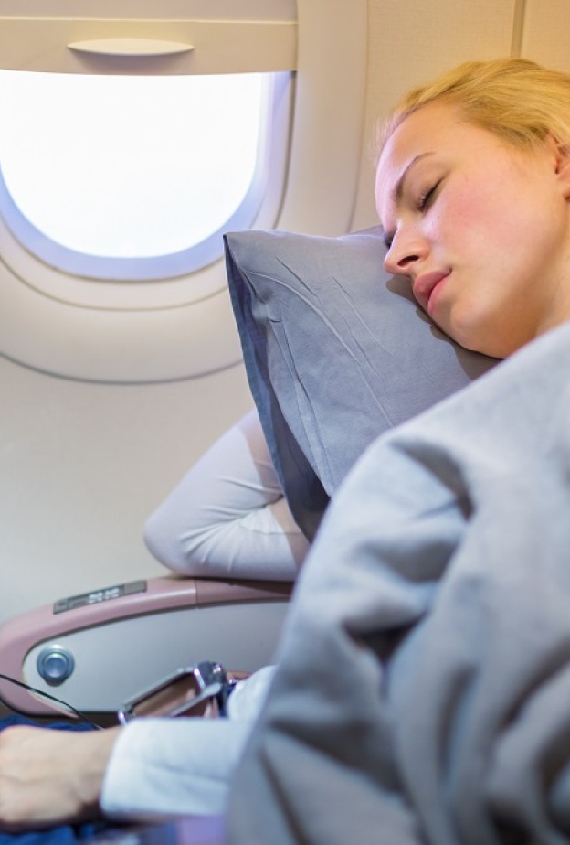 هل تريدين نومًا أفضل أثناء السفر؟ 5 نصائح أساسية تقدّمها عبر "هي" خبيرة رائدة في تجارب السفر الاستثنائية 