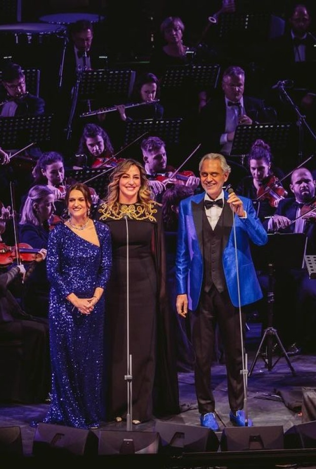 أندريا بوتشيلي مع سوسن البهيتي والسوبرانو الإيطالية سيرينا جمبروني