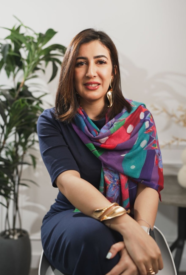 الدكتورة شيماء الشريف أول عربية تفوز باﻟﺠﺎﺋﺰه اﻟدوﻟﻴﺔ ﻟﻸدب اﻟﻌﺮﺑﻲ