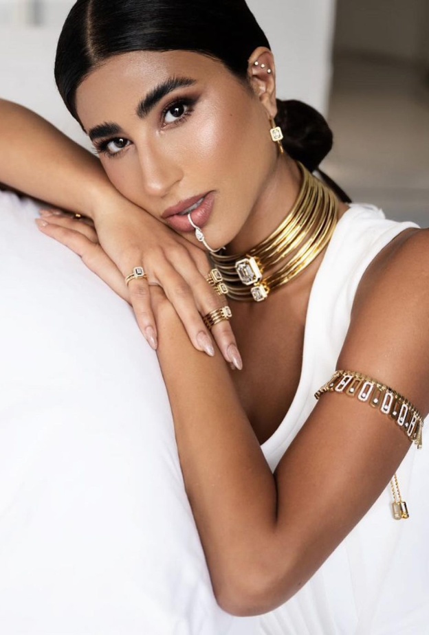 ليلى عبدالله بتصاميم مجوهرات ناعمة ولافتة تعكس رُقي إطلالاتها 