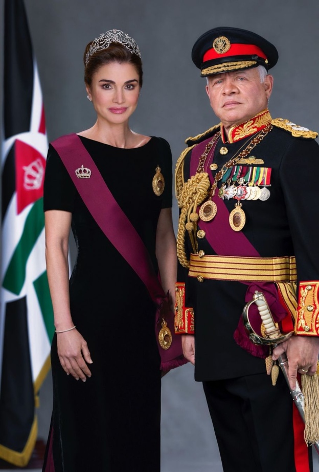 أفخم تيجان الملكة رانيا بمناسبة عيد الجلوس واليوبيل الفضي للملك عبد الله الثاني 