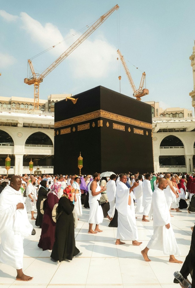 لحجٍ آمن وصحي: تعرفوا على أعراض ضربة الشمس في الحج وعلاجها