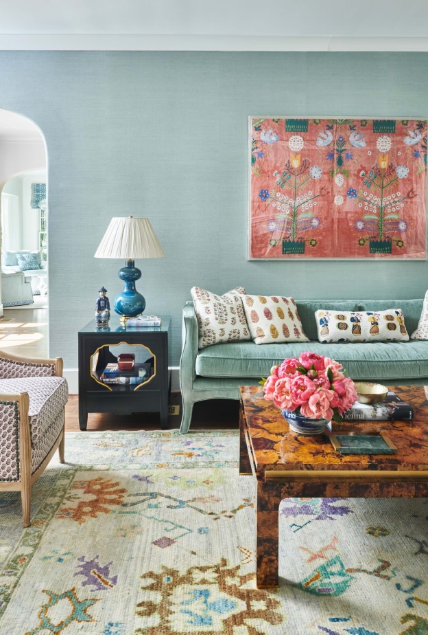 ترك الأثاث في مكان واحد لفترة طويلة يؤدي إلى تآكل غير متساوي للسجاد