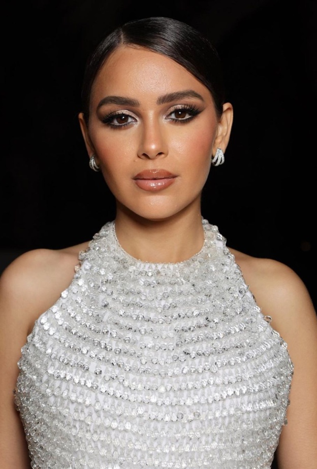 جميلة عوض بالمكياج الفضي السموكي
