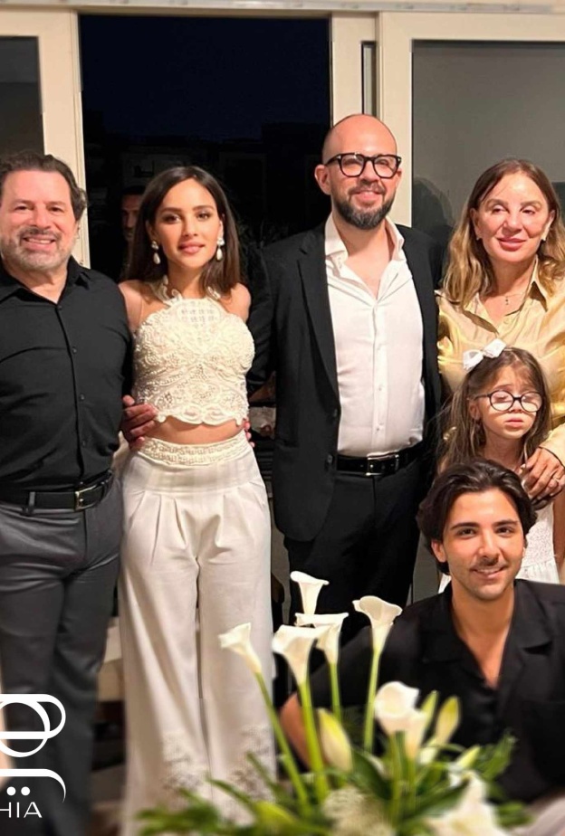 صورة عائلية من عقد قران جميلة عوض- تصوير خاص هي