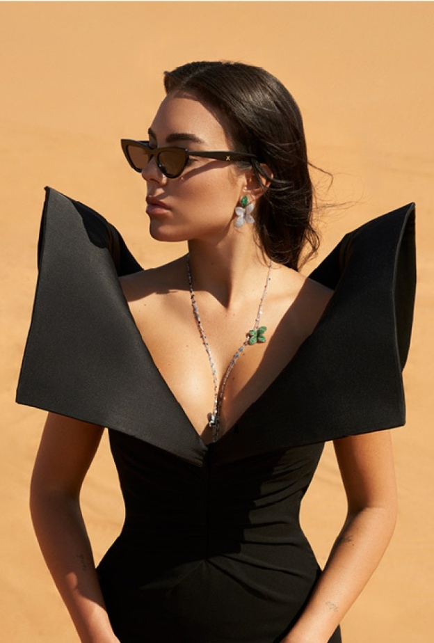 تصاميم مجوهرات ياسمين صبري وعارضة الأزياء جورجينا رودريغيز 