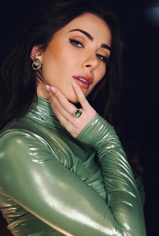 أجمل تصاميم المجوهرات التي اختارتها دانييلا رحمة لتزيين أحدث إطلالاتها