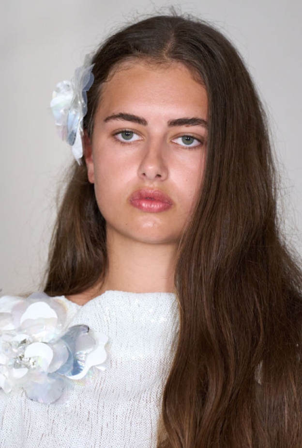 بصيلات شعرك صحية ولامعة وطويلة ومفعمة  بالحيوية والجمال بعد تطبيقك الماسكات الطبيعية المقدمة