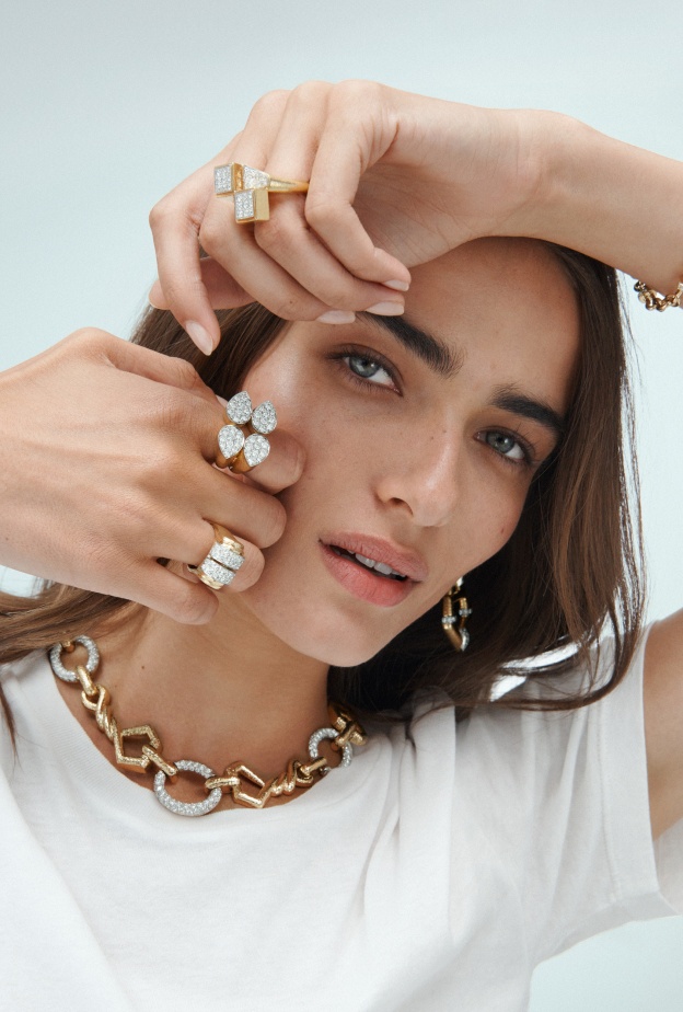 طبقي أحدث صيحات الموضة هذا الصيف مع مجوهرات ديفيد ويب