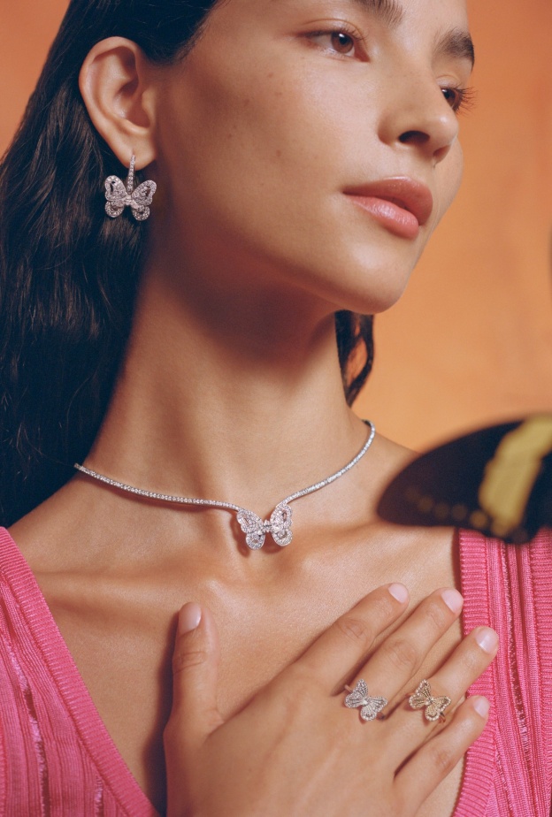 عقد Jewelers Portraits of Nature Butterfly من دي بيرز De Beers
