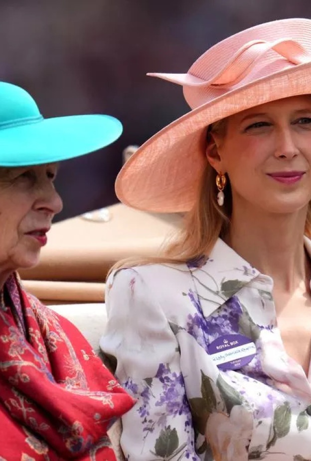 ليدي غابرييلا كينغستون تظهر مع الملك والملكة في رويال أسكوت