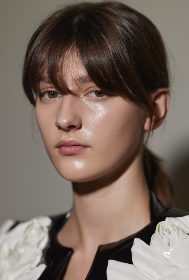 حافظي على تألق شعرك أثناء ممارسة الرياضة في الهواء الطلق