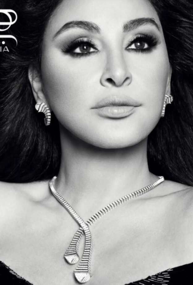 إليسا نجمة غلاف مجلة "هي".. اليكم إطلالات جمالية رسمت فيها رحلة يوبيلها الفضي