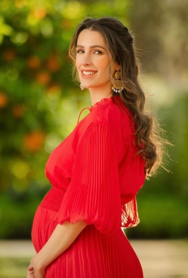 مكياج وتسريحة شعر الأميرة رجوة تزامنا مع عيد زواجها الأول ومرحلة حملها