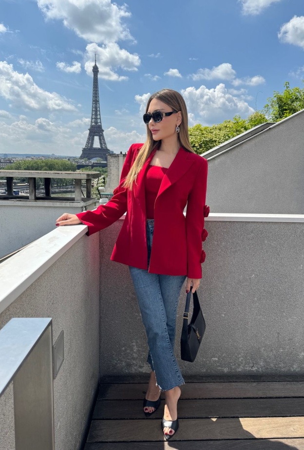 ازياء كاجوال تناسب رحلات السفر الى باريس من وحي داليدا عياش