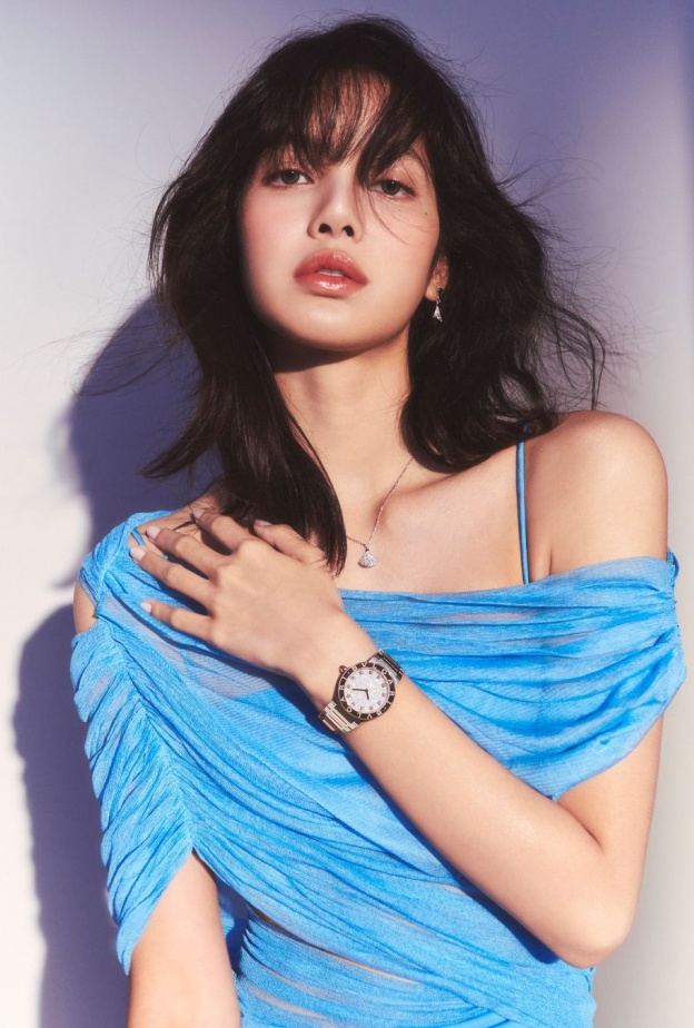 ليسا تطلق أغنيتها الجديدة "Rockstar"