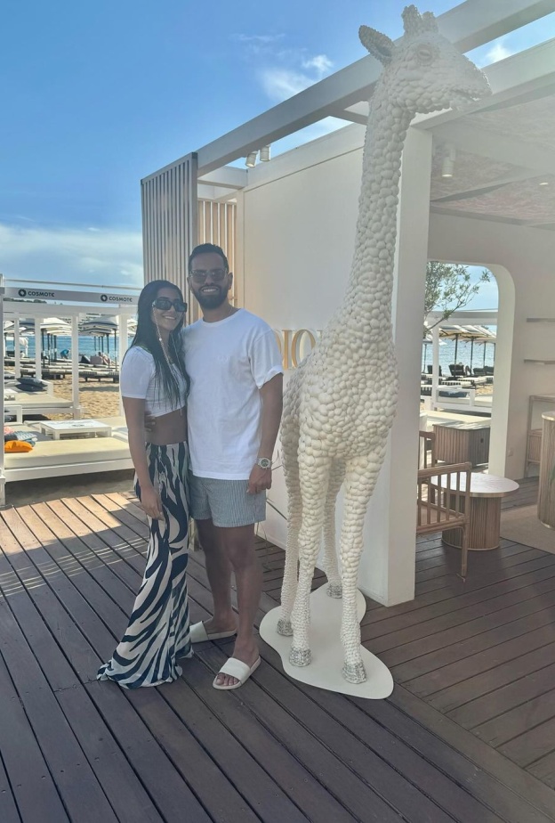 ريم سامي وزوجها في اليونان