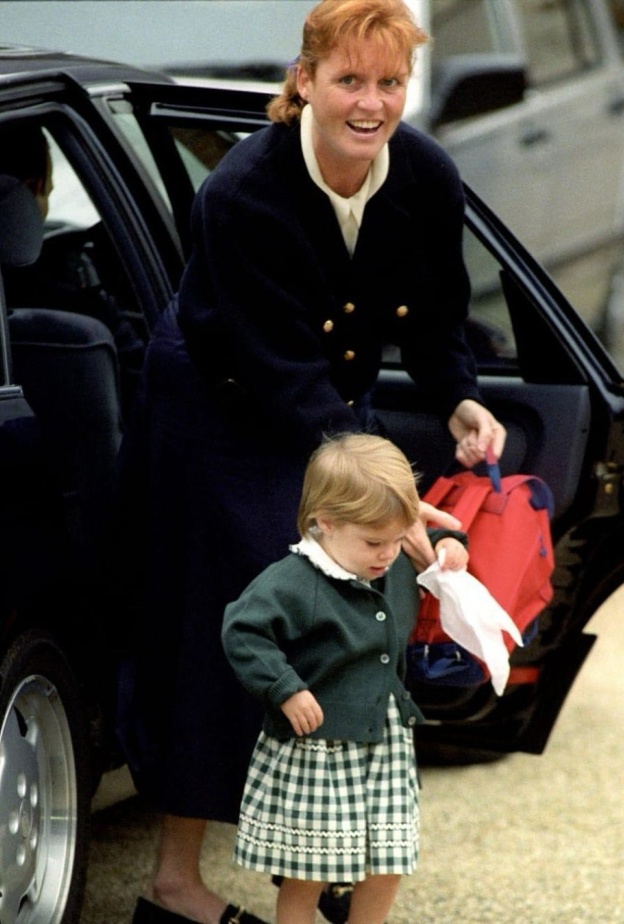 الأميرة يوجيني تكرم والدتها بصورة من الطفولة