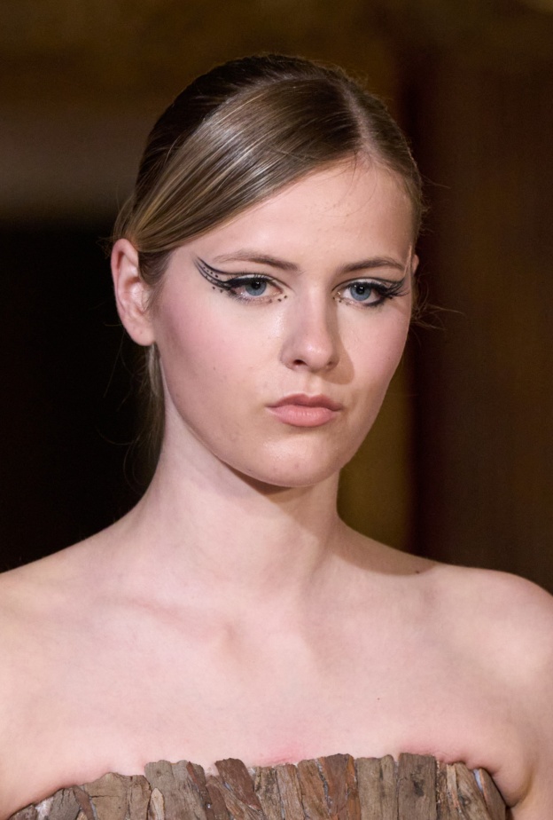 المكياج القوي في أسبوع الموضة الهوت كوتور الباريسي لشتاء 2025