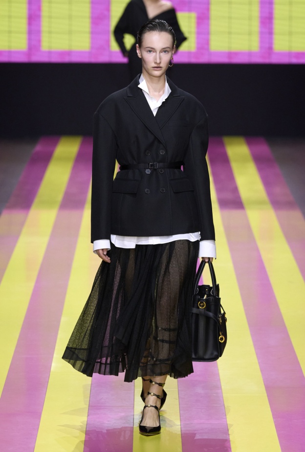 موضة التنانير الشفافة ثورة في عالم الموضة