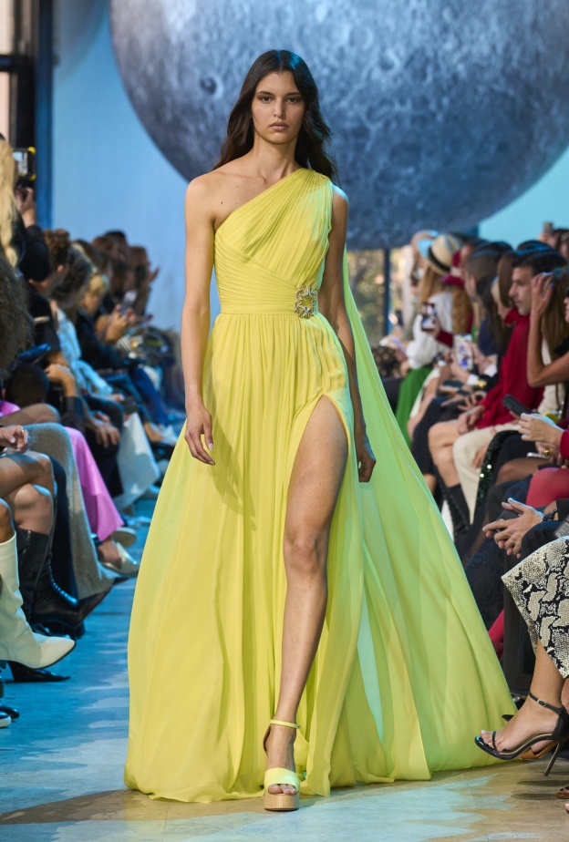 صيحة الفساتين الصفراء 