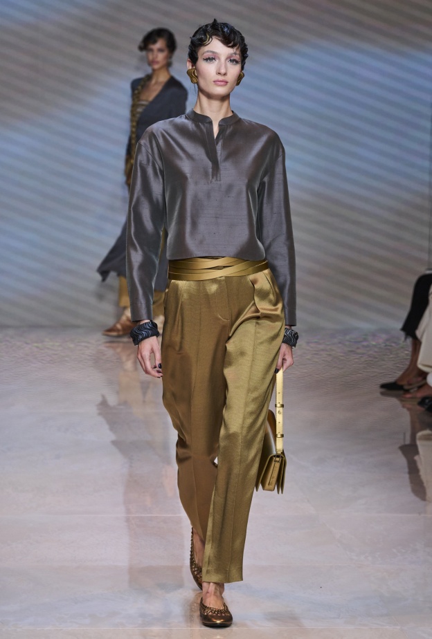 موضة البناطيل الملونة تتصدّر إطلالات عيد الأضحى 2024