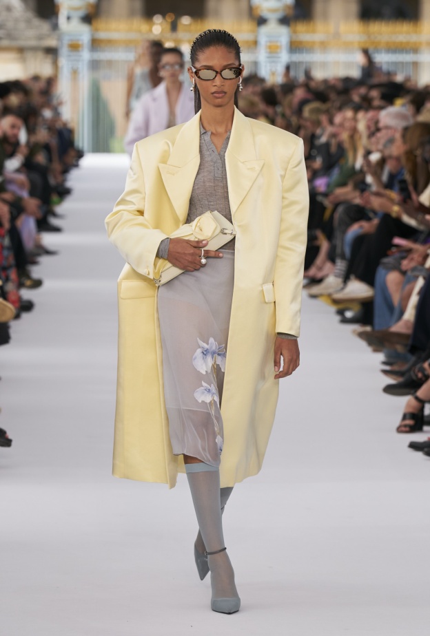 ملابس نسائية مريحة وعملية من Givenchy 