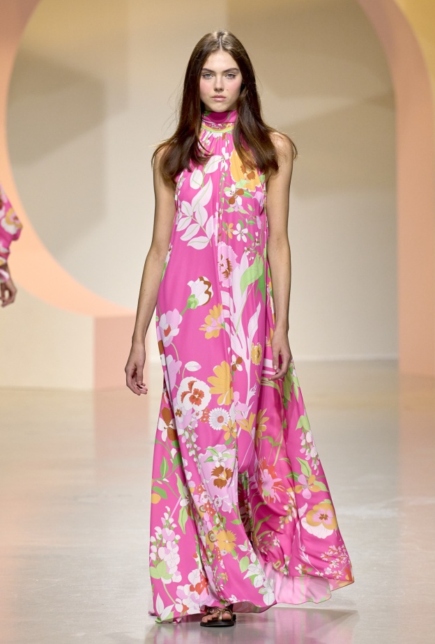 الجرأة على الشاطىء تبدأ بصيحات الموضة المنقوشة والمفرغة