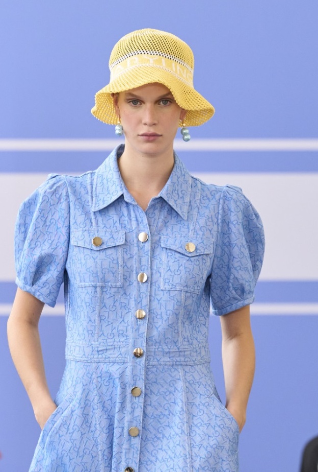 القبعات الشبابية أساسية في رحلات السفر