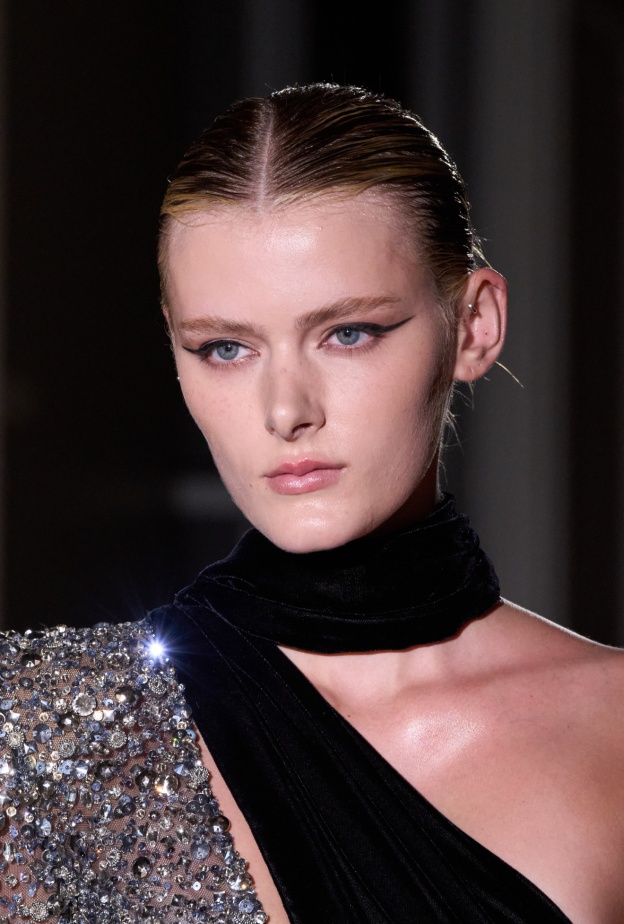 كواليس عرض Zuhair Murad في باريس وصيحات جمالية بتوقيع شارلوت تيلبوري