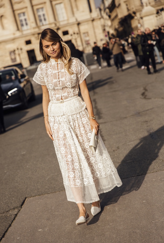 إقترب عيد الأضحى المبارك ولا شيء يضاهي إطلالاتك باللّون الأبيض.. بعض من التصاميم التي تناسب إطلالات العيد