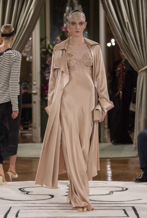 ظاهرة ملابس النوم على منصات العروض في صيف 2024