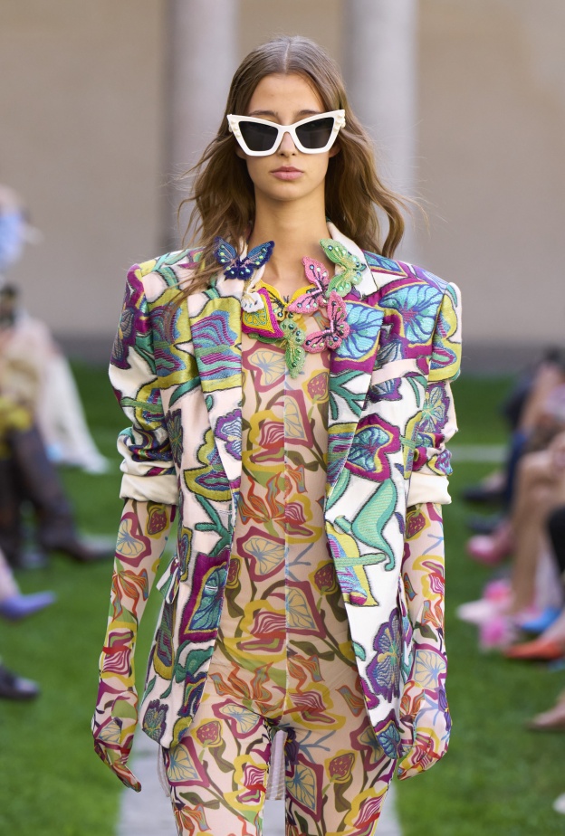 النظارات الشمسية رفيقك الدائم في عطلة السفر