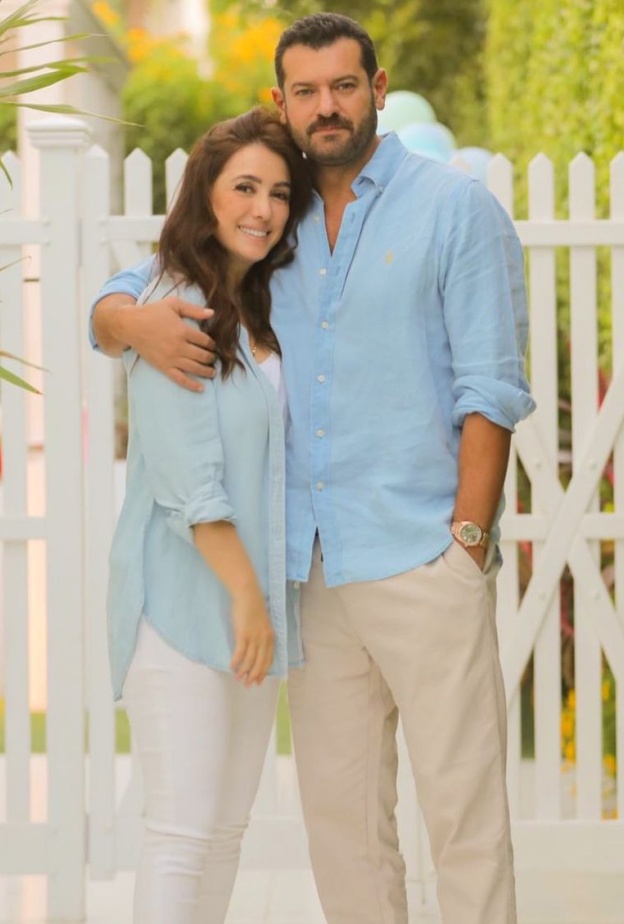 صورة رومانسية لعمرو يوسف وكنده علوش 