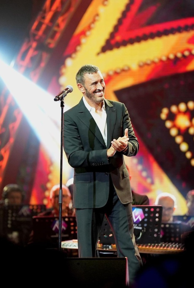 كاظم الساهر على المسرح في إحدى حفلاته 