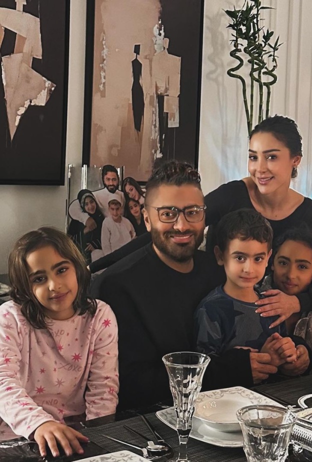 صورة أسرية لتامر حسني وبسمة بوسيل رغم الانفصال 