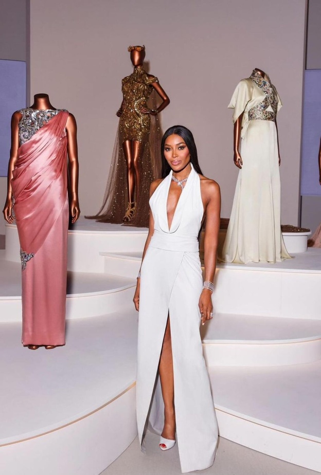 متحف فيكتوريا وألبرت يحتفي بأيقونة الموضة نعومي كامبل إحتفالاً بإنجازاتها