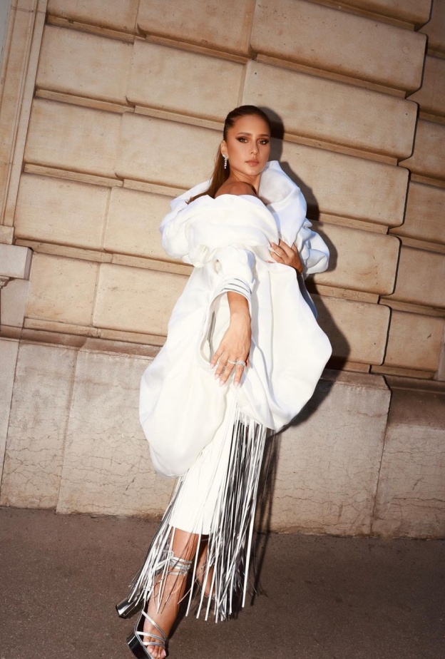 نيللي كريم في فعاليات أسبوع الموضة بباريس 