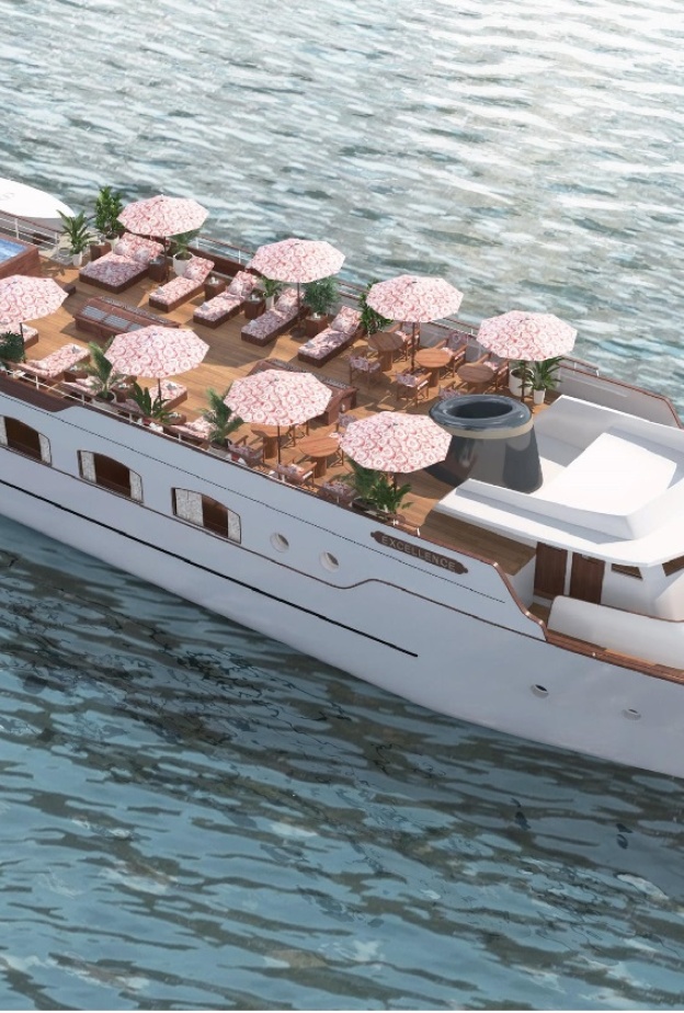 غوصوا في عالم من الرفاهية  على يخت Dior Spa في باريس