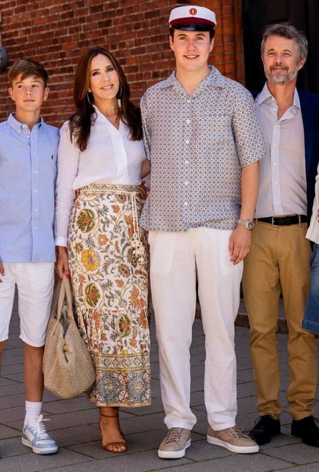  الملكة ماري تحتفي بتخرج ابنها الأمير كريستيان