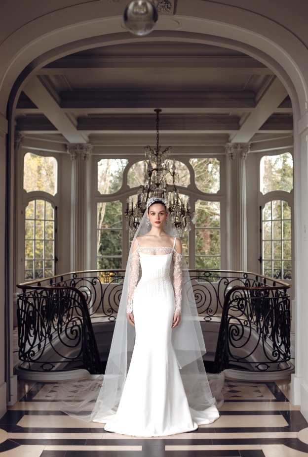 فستان زفاف بأكمام دانتيل من جورج حبيقة