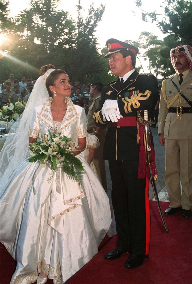فستان زفاف مميز للملكة رانيا في يوم الزفاف
