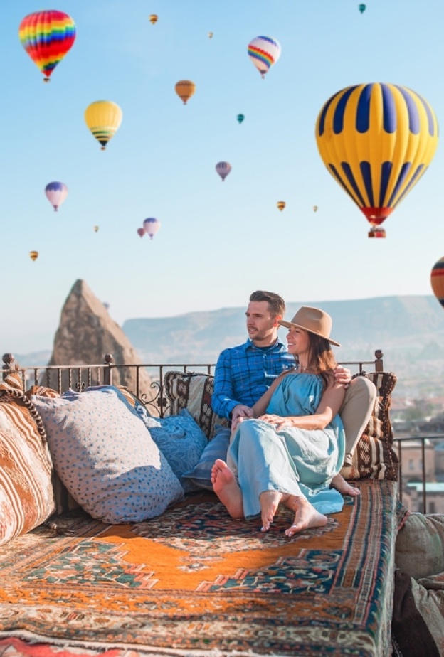 تشتهر كابادوكيا انها تنظم لزوارها أكثر من 100 رحلة منطاد هواء يومي
