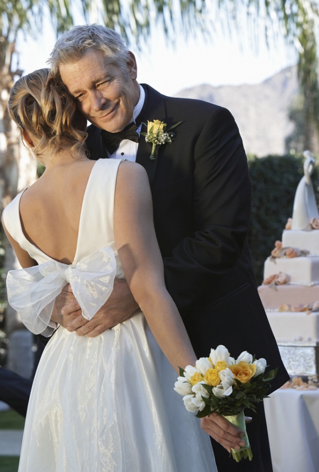 مهمات والد العروس الوقوف إلى جانب ابنته في بعض تفاصيل الزفاف